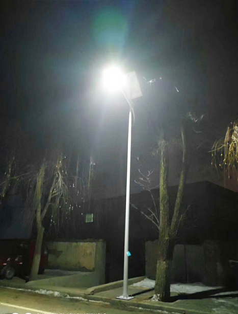 积石山县青湖路街道太阳能路灯项目